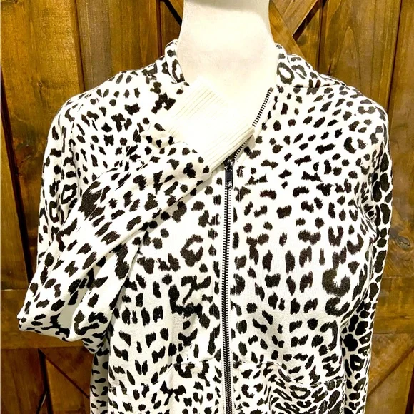 Chaser Black & White Cheetah Patterned Zip Front Hooded Jacket - Picture 9 of 16